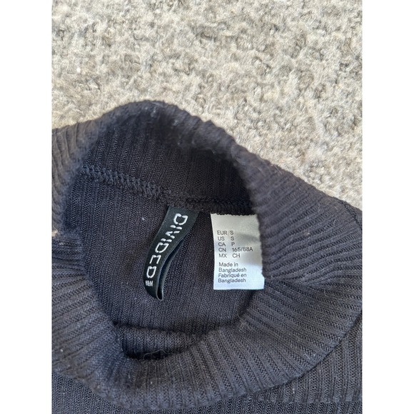 H&M Divided Mockneck Long Sleeve - Lightweight Black, Size Small - Picture 2 of 3